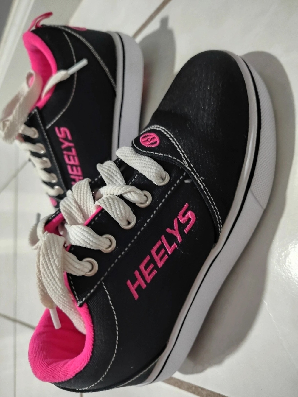 Heelys Women's Black & Pink Low-Top Skate Sneakers